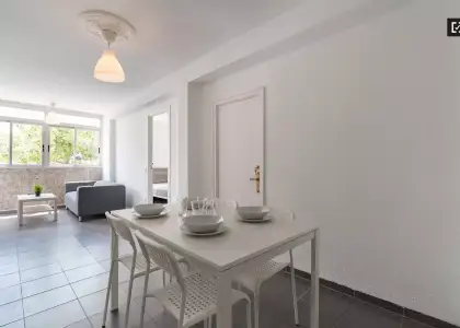 Acogedora habitación en un apartamento de 4 dormitorios en Algirós en Valencia