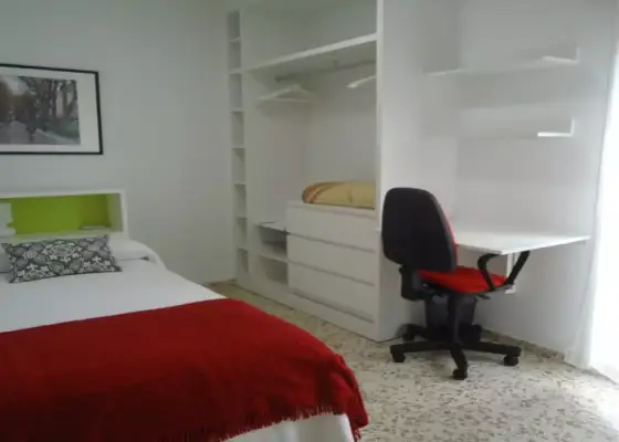 Alquiler de habitaciones en piso de 3 dormitorios para estudiantes en Granada