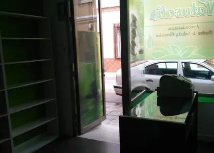 Alquiler de local nuevo de 15 metros cuadrados con gastos de suministros incluidos en Manzanares