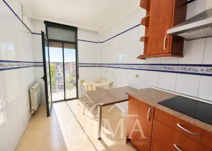 Amplio piso de 4 dormitorios con garaje en Avenida Antonio Huertas en Tomelloso