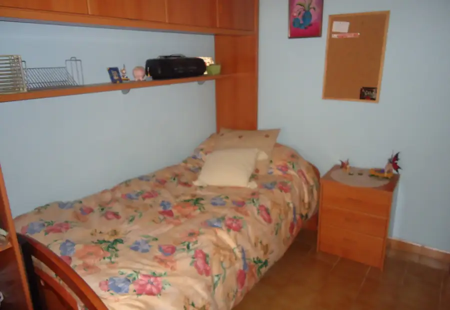 Casa adosada de cuatro dormitorios en zona residencial en Manzanares