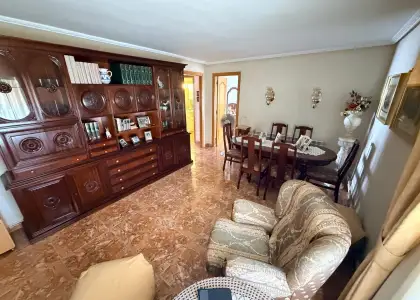 Casa/Chalet adosado En Venta Calle Villarrobledo, Socuéllamos en Socuéllamos
