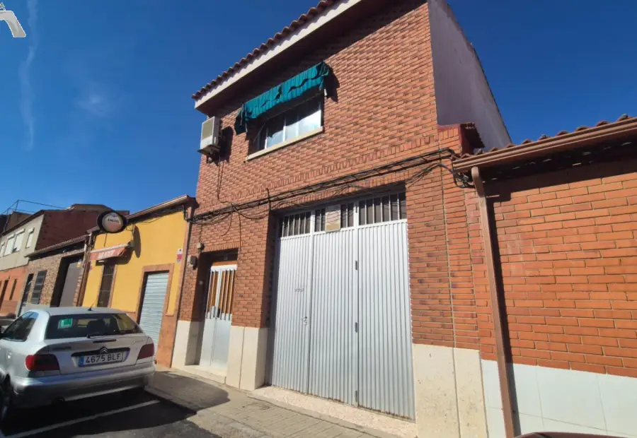 Casa con nave en Puertollano