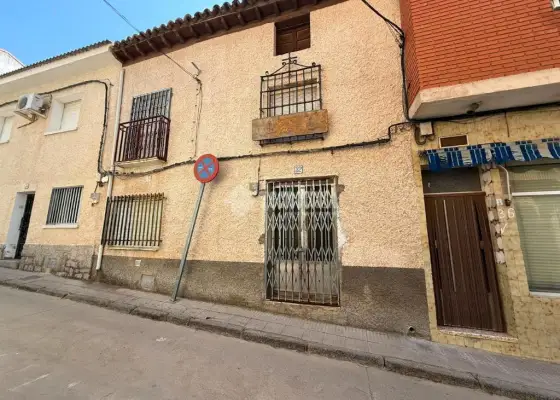 Casa en venta en Almorox - Almorox, 79.900 €, 236 m2, ref. 664923