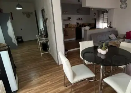 Casa en venta en Herencia, Calle Santa Lucía, de 249 m2 con 5 dormitorios, 2 baños, plaza de garaje y terraza por 75.000 €, Ref. 0449 en Herencia