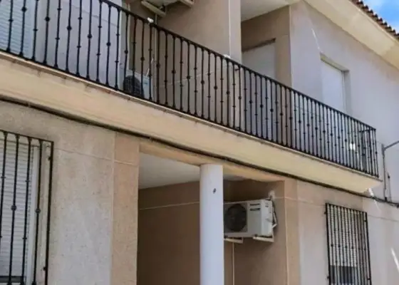 Chalet en venta en Alcázar De San Juan, Calle Carmen, de 200 m2 con 3 dormitorios, 2 baños, plaza de garaje, trastero y terraza por 195.000 €, Ref. 0439