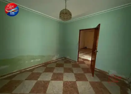 Chalet en venta en Argamasilla De Alba, Calle Avemaria, de 211 m2 con 5 dormitorios, 2 baños y plaza de garaje por 60.000 €, Ref. 0457 en Argamasilla de Alba