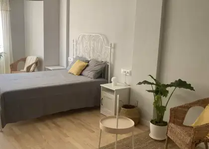 Habitación en piso compartido de 4 habitaciones en Alicante - Solo mujeres profesionales en Alicante (Alacant)