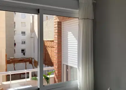 Habitación en piso compartido de 4 habitaciones en Alicante - Solo mujeres profesionales en Alicante (Alacant)