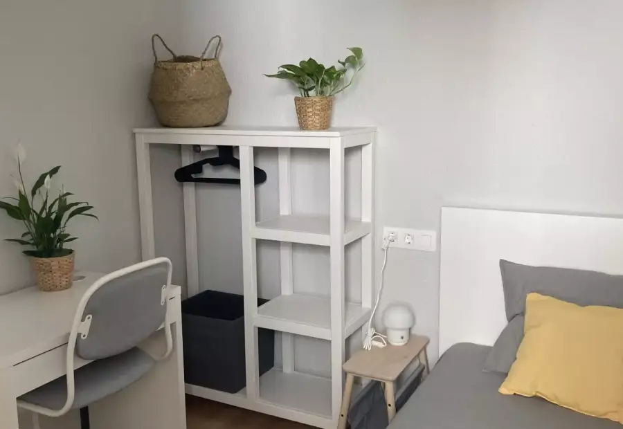 Habitación en piso compartido de 4 habitaciones en Alicante - Solo mujeres profesionales en Alicante (Alacant)