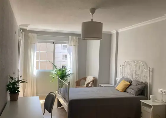 Habitación en piso compartido de 4 habitaciones en Alicante - Solo mujeres profesionales en Alicante (Alacant)