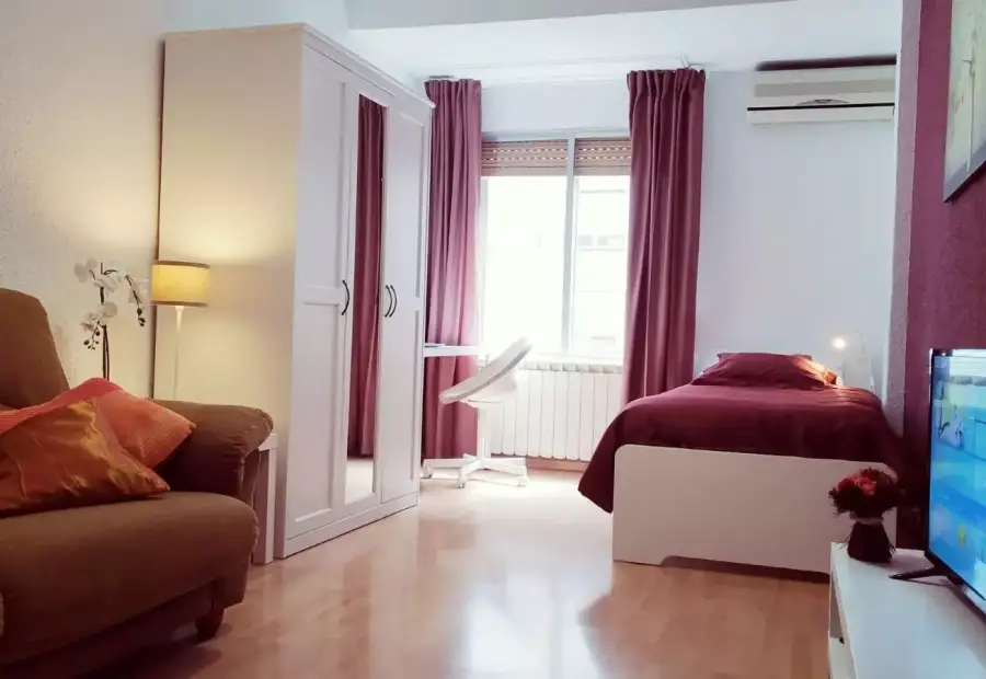 Habitación en piso compartido de 4 habitaciones en Zaragoza, ideal para profesionales y estudiantes. en Zaragoza