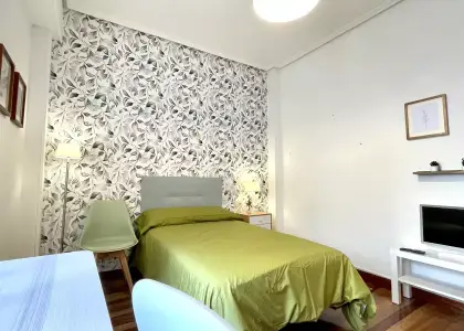 Habitación en piso compartido de 5 dormitorios en alquiler en Castaños, con todos los gastos incluidos en Bilbao