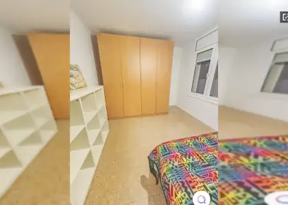 Habitación en un apartamento compartido de 4 habitaciones en El Carmelo, con todos los gastos incluidos. en Barcelona