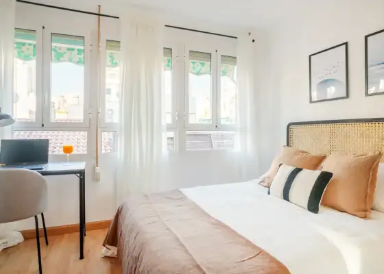 Habitación en un piso compartido de 5 habitaciones en Alicante, ideal para profesionales y estudiantes. en Alicante (Alacant)