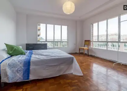 Habitación en un piso compartido de 6 habitaciones en Campanar, ideal para estudiantes. en Valencia