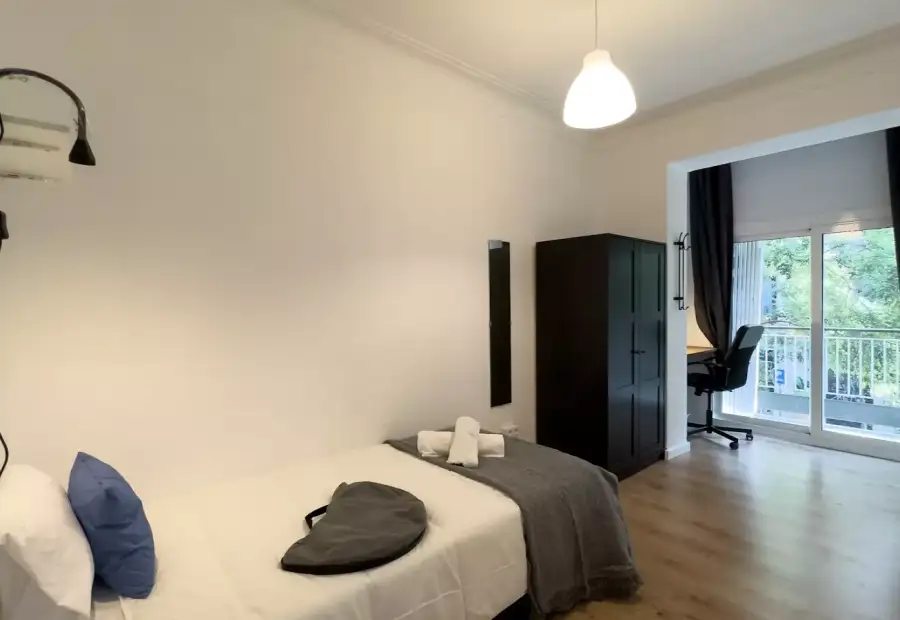 Habitación en un piso compartido de 7 dormitorios en alquiler en Sant Antoni en Barcelona