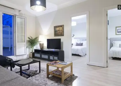 Habitación en un piso compartido de 8 habitaciones en Abando, con todos los gastos incluidos, ideal para profesionales y estudiantes. en Bilbao
