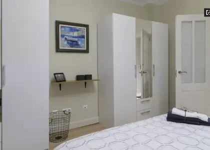 Habitación en un piso compartido de 8 habitaciones en Abando, con todos los gastos incluidos, ideal para profesionales y estudiantes. en Bilbao