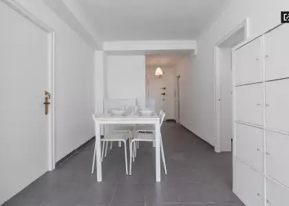 Habitación moderna en apartamento de 4 dormitorios en Algirós en Valencia