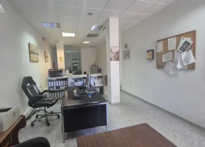 Local comercial en Puertollano situado en la zona de AVENIDA PRIMERO DE MAYO en Puertollano