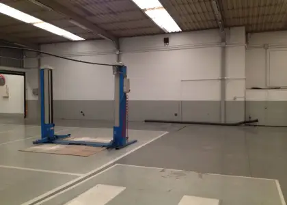 Local comercial y local seminsotano taller en venta en Manzanares