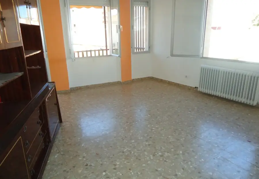Piso de 3 dormitorios. Amplio y luminoso. A pocos metros del centro. en Manzanares