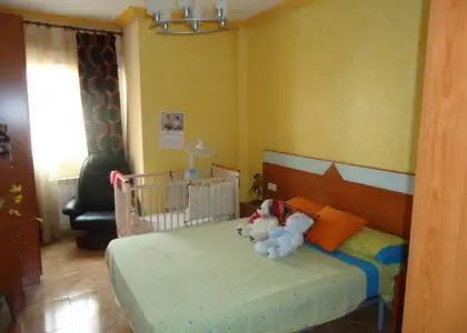 Piso de 3 dormitorios. Seminuevo. Amueblado. en Manzanares