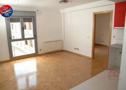 Piso en venta en Alcázar De San Juan, Emilio Castelar, de 102 m2 con 1 dormitorio, baño, plaza de garaje y trastero por 95.000 €, Ref. 0438 en Alcázar de San Juan