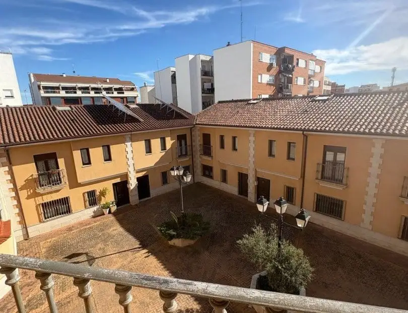 Piso en venta en Tomelloso, San Luis, de 61 m2 con 2 dormitorios, 2 baños y terraza por 55.000 €, Ref. 0450 en Tomelloso