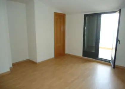 Se alquila duplex de 3 dormitorios. Centrico. Nuevo con garaje. en Manzanares