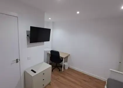 Se alquila habitación en piso compartido de 4 habitaciones en La Creu del Grau, solo chicas en Valencia