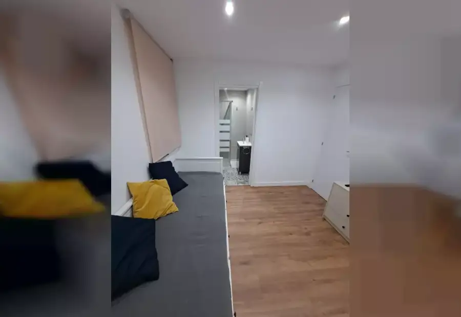 Se alquila habitación en piso compartido de 4 habitaciones en La Creu del Grau, solo chicas en Valencia