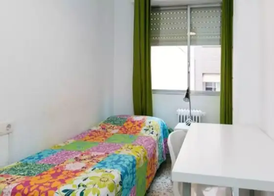 Se alquila habitación en piso compartido de 5 habitaciones en Camino de Ronda, profesionales y estudiantes bienvenidos en Granada