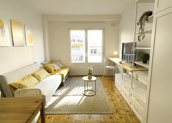 Se alquila habitación en piso compartido de 5 habitaciones en Milagrosa-Arrosadia en Pamplona