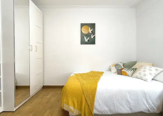Se alquila habitación en piso compartido de 5 habitaciones en Milagrosa-Arrosadia en Pamplona