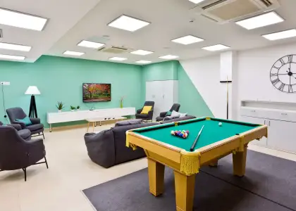 Se alquila habitación en piso compartido en Ensanche-Zabalgunea, solo estudiantes. en Pamplona
