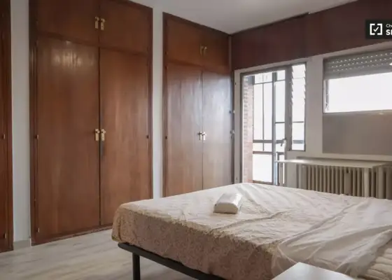 Se alquila habitación en piso de 7 habitaciones en Chamartín, Madrid