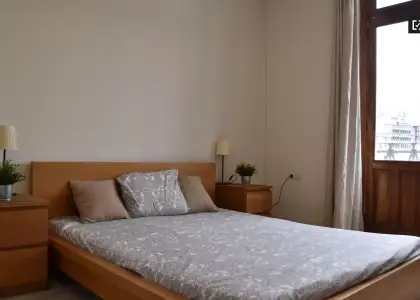 Se alquila habitación en piso de 8 habitaciones en Valencia en Valencia