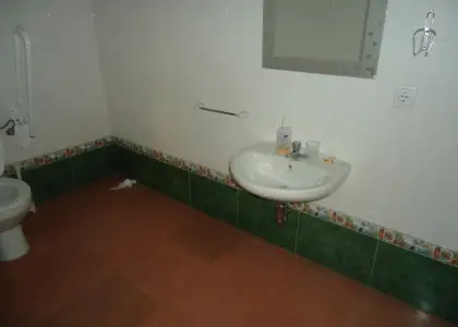 Se alquila local comercial centrico en Manzanares