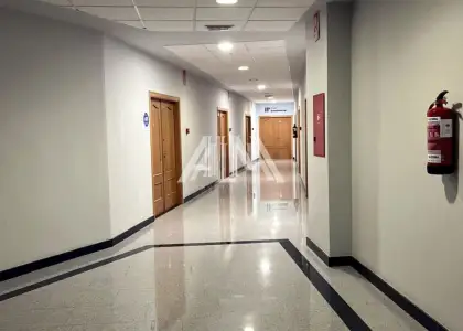 Se alquila local comercial en buen estado en Manzanares