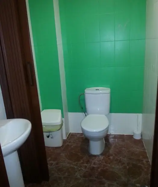 Se alquila local reformado en buena zona en Manzanares