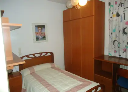 Se alquila piso totalmente amueblado en zona centro con tres dormitorios en Manzanares