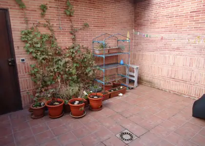 Se vende casa adosada de cinco dormitorios reformada cercana al centro en Manzanares