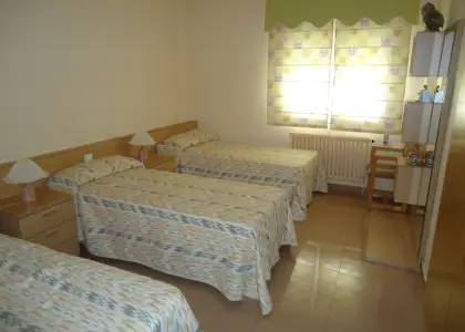 Se vende casa de cuatro dormitorios amueblada en buena zona en Manzanares