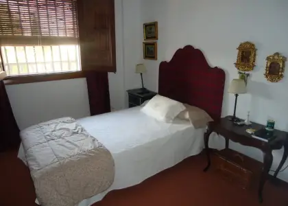 Se vende chalet de cinco dormitorios en zona Paseo del Rio en Manzanares