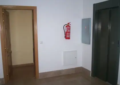 Se vende piso seminuevo con cochera cerrada. en Manzanares