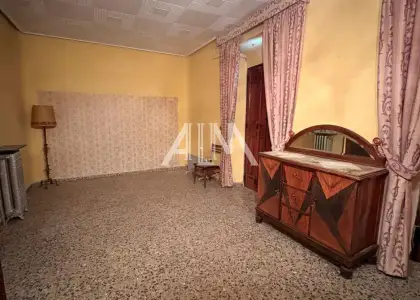 Se vende solar en zona centro en Manzanares