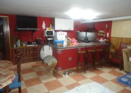 Venta de casa adosada de dos plantas en zona residencial en Manzanares