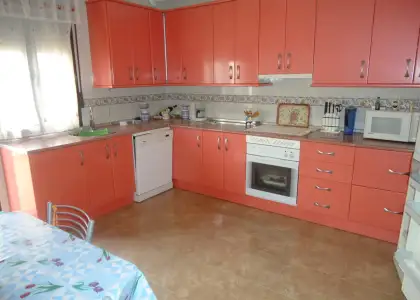 Venta de casa de construcción nueva de cinco dormitorios, zona bulevar en Manzanares